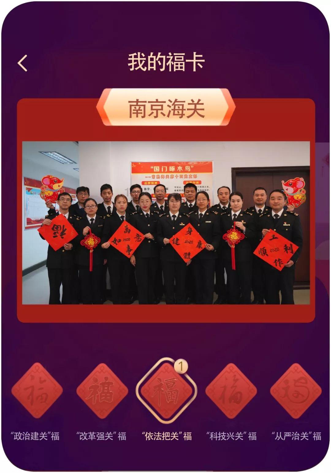 68岁陈百祥带妻子出国度假，冰天雪地站在坦克上秀恩爱！